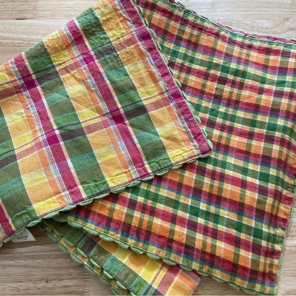Crate & Barrel Plaid Table Runner Reversible Scallop Trim - Picture 2 of 6